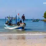 nelayan pulang ke pantai